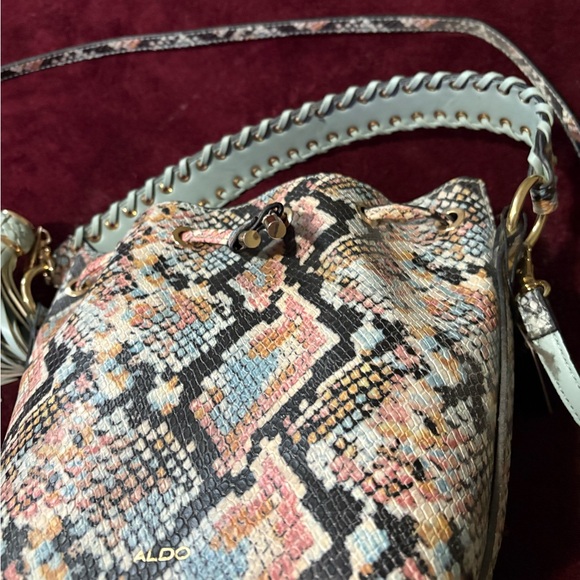 NWT Aldo Chic Snake Print Bucket Bag with crossbody strap - Picture 2 of 4